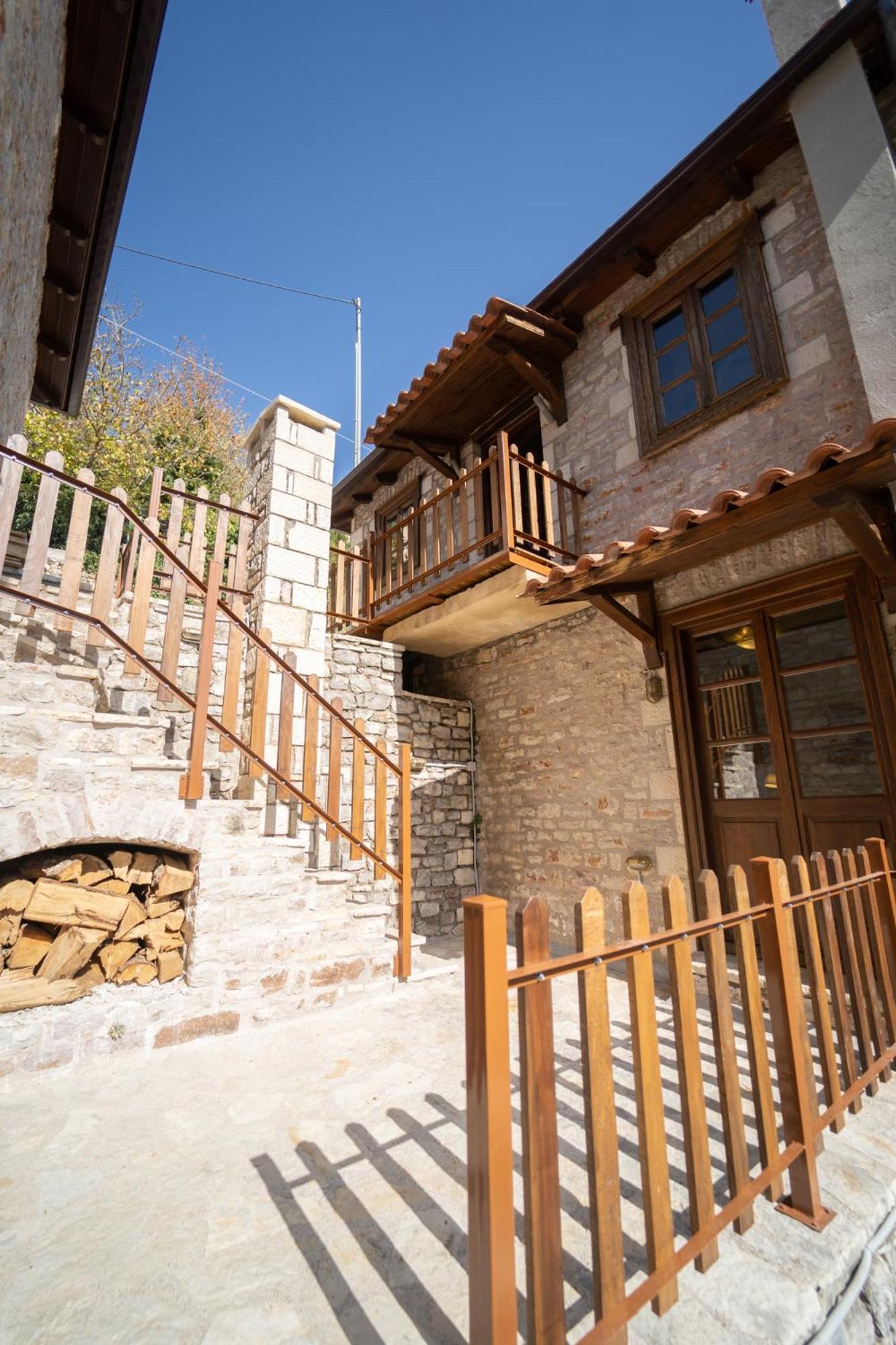 Villa Korfes-Κορφές Τριώροφη Βίλα Για Οικογένειες Και Παρέες Karpenisi Ngoại thất bức ảnh